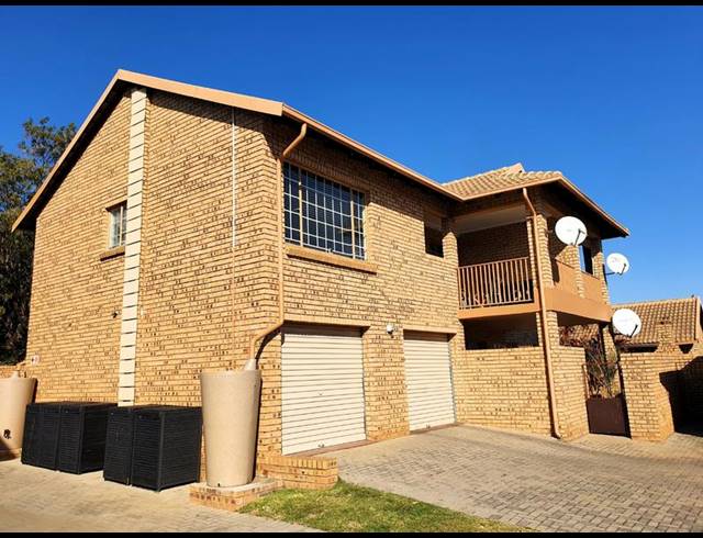 2 BEDROOM APARTMENT FOR SALE IN MAGALIESKRUIN